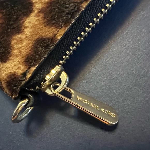 MICHAEL KORS ANIMAL PRINT WRISTLET/WALLET (strap not included) - Picture 5 of 5